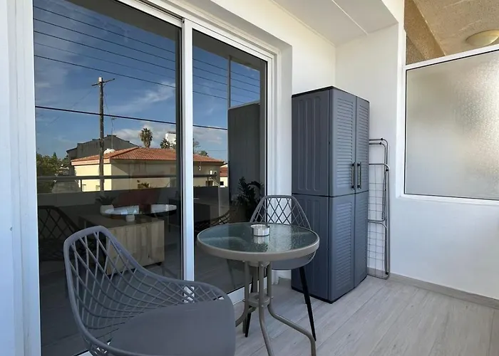 Unlock The Island - Local Insights For Your Apartamento Larnaca